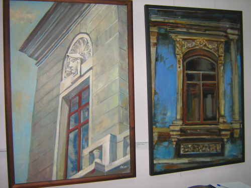 Картины Елизаветы Кичигиной "Сумерки. Окно" (2008) и "Маска" (2007)
