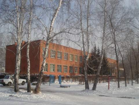 Школа рядом со стоящимся объектом
