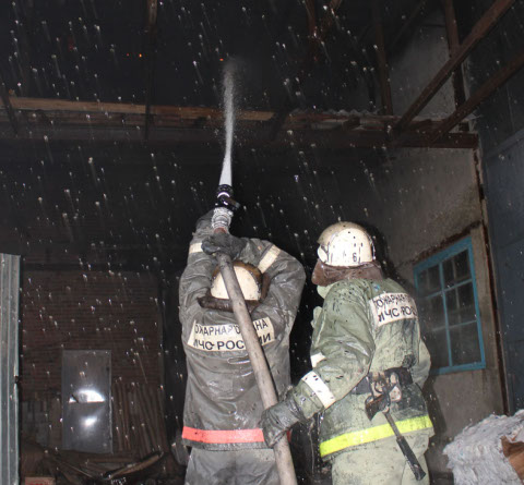 Пожар в цехе по пр.Губкина в Омске