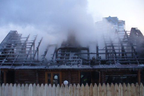 Пожар в бане на Енисейской в Омске 13.01.2012