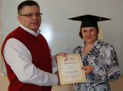 Вручение свидетельств в "Высшей школе бизнеса" в Омске
