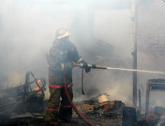 Пожар в двух домах по улице 34-я Северная