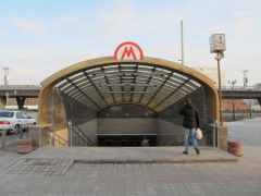 Переход, совмещенный со станцией метро, по улице Красный Путь в Омске