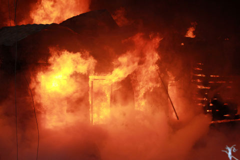 Пожар по улице Челюскинцев в Омске 24.12.2012