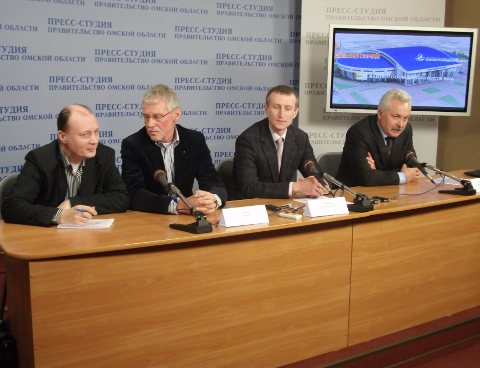 Слева направо: переводчик, Сандер Доума, Антон Чешукин и Виктор Полукаров
