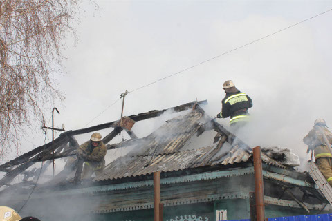 Пожар в доме по улице 14 Судоремонтная в Омске