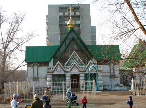 Храм им. св. Константина и Елены в Октябрьском округе Омска