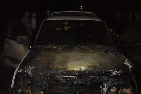 Сгоревший автомобиль "Лексус"