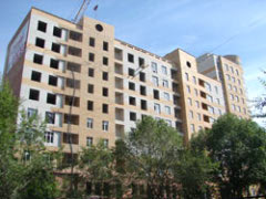 Строящийся дом по улице Октябрьская в Омске