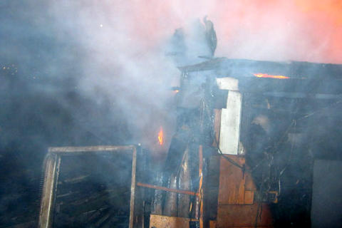 Пожар в 3-м Украинском переулке в Омске 