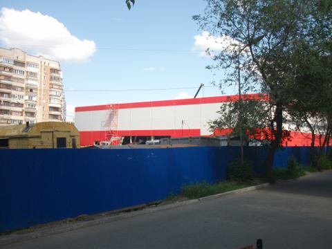 Строительство гипермаркета "Магнит" по улице Химиков в Омске