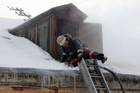 Пожар по улице Звездова в Омске 28.11.2012