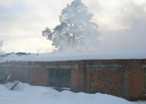 Пожар в гараже в поселке Тевриз Омской области